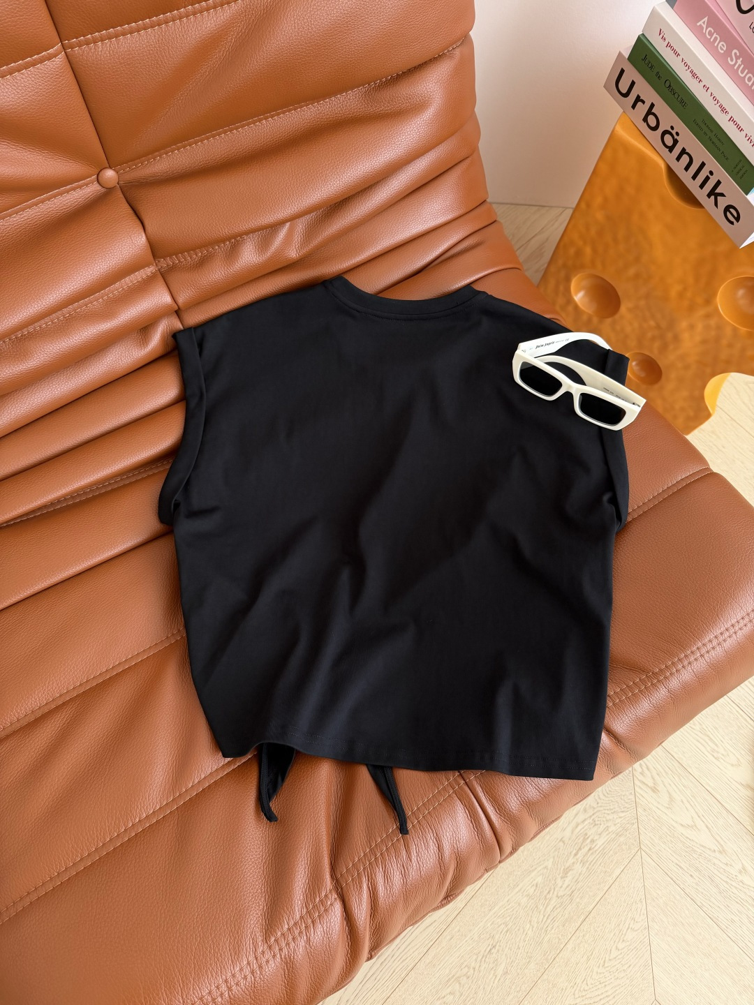 日常休闲推荐 26ss 凯旋门刺绣系带T恤 时髦感在线 下摆侧边系带设计 有造型感又可以分割出高挑身材比