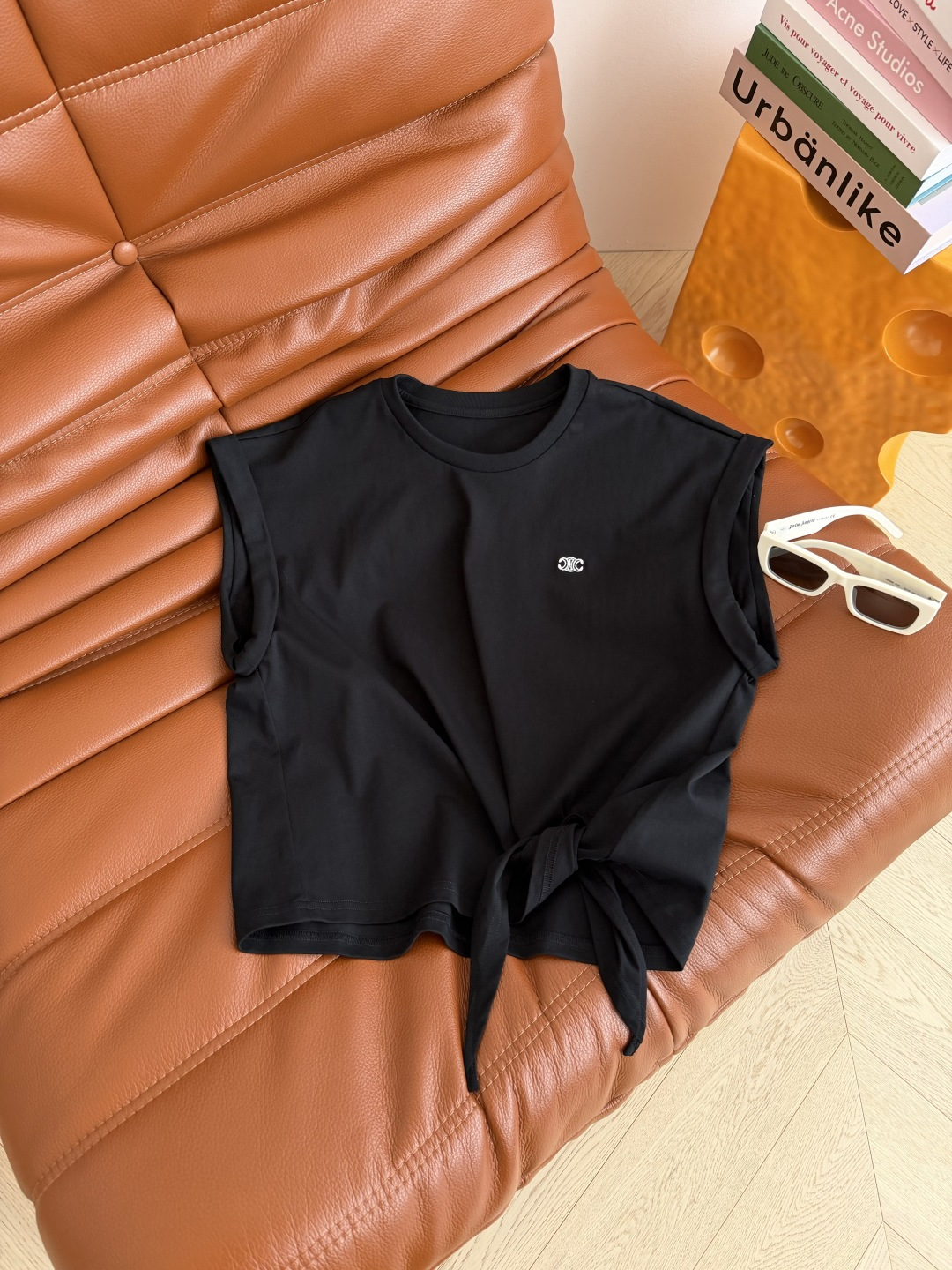 日常休闲推荐 26ss 凯旋门刺绣系带T恤 时髦感在线 下摆侧边系带设计 有造型感又可以分割出高挑身材比