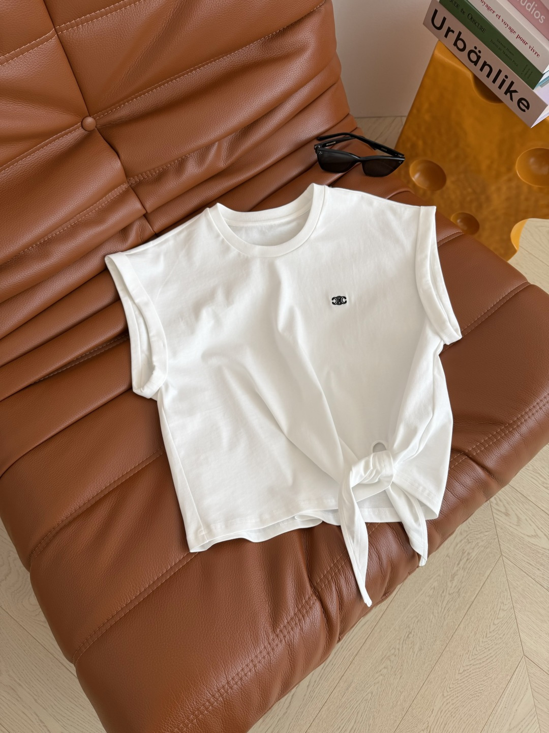 日常休闲推荐 26ss 凯旋门刺绣系带T恤 时髦感在线 下摆侧边系带设计 有造型感又可以分割出高挑身材比