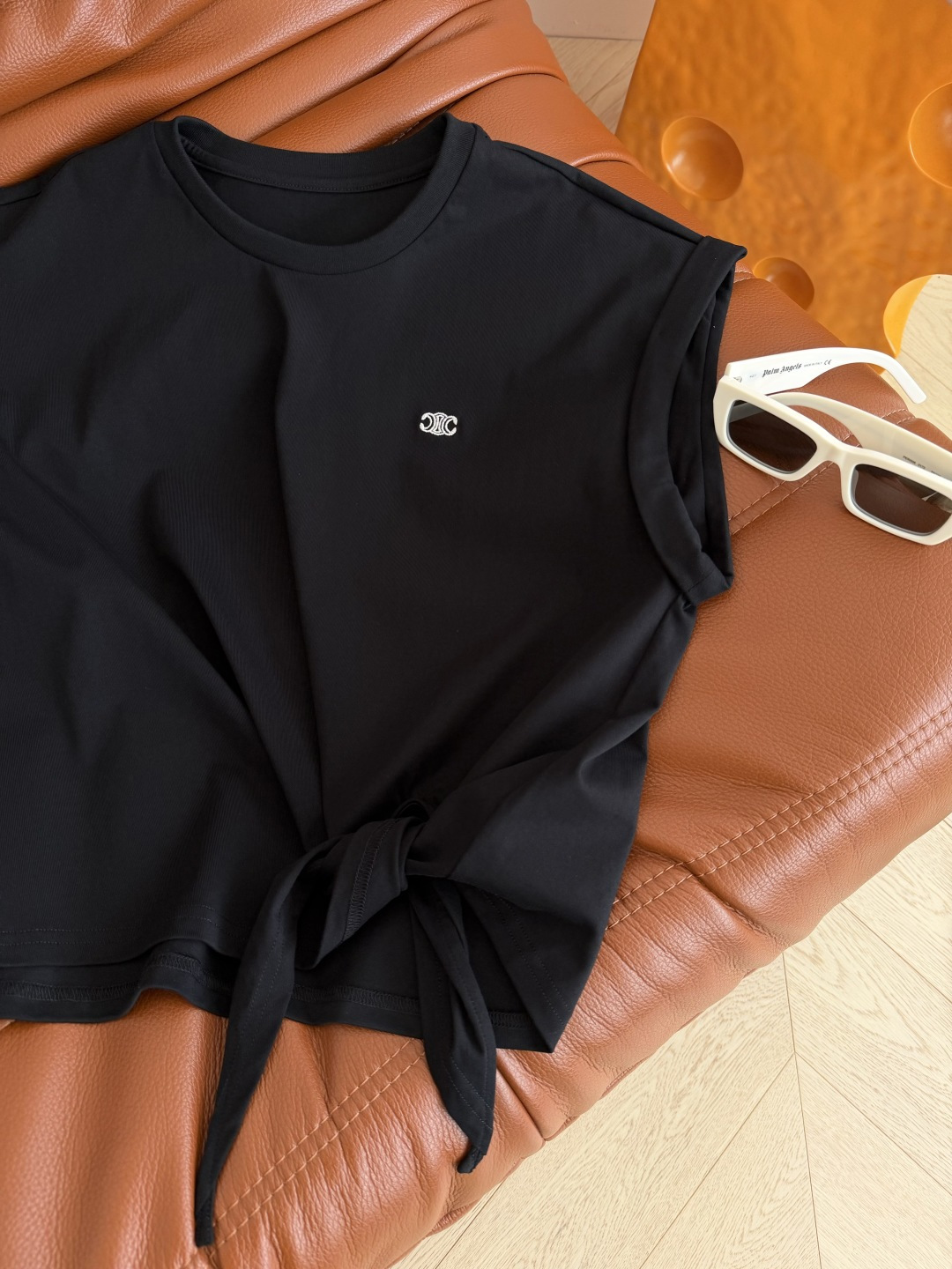 日常休闲推荐 26ss 凯旋门刺绣系带T恤 时髦感在线 下摆侧边系带设计 有造型感又可以分割出高挑身材比