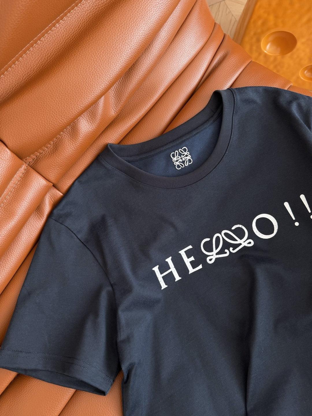 26春夏新品 经典logo印花T恤 百搭系列 颜色很好看 超显白 不管是搭配裤子或者半裙都OK 宽松的版