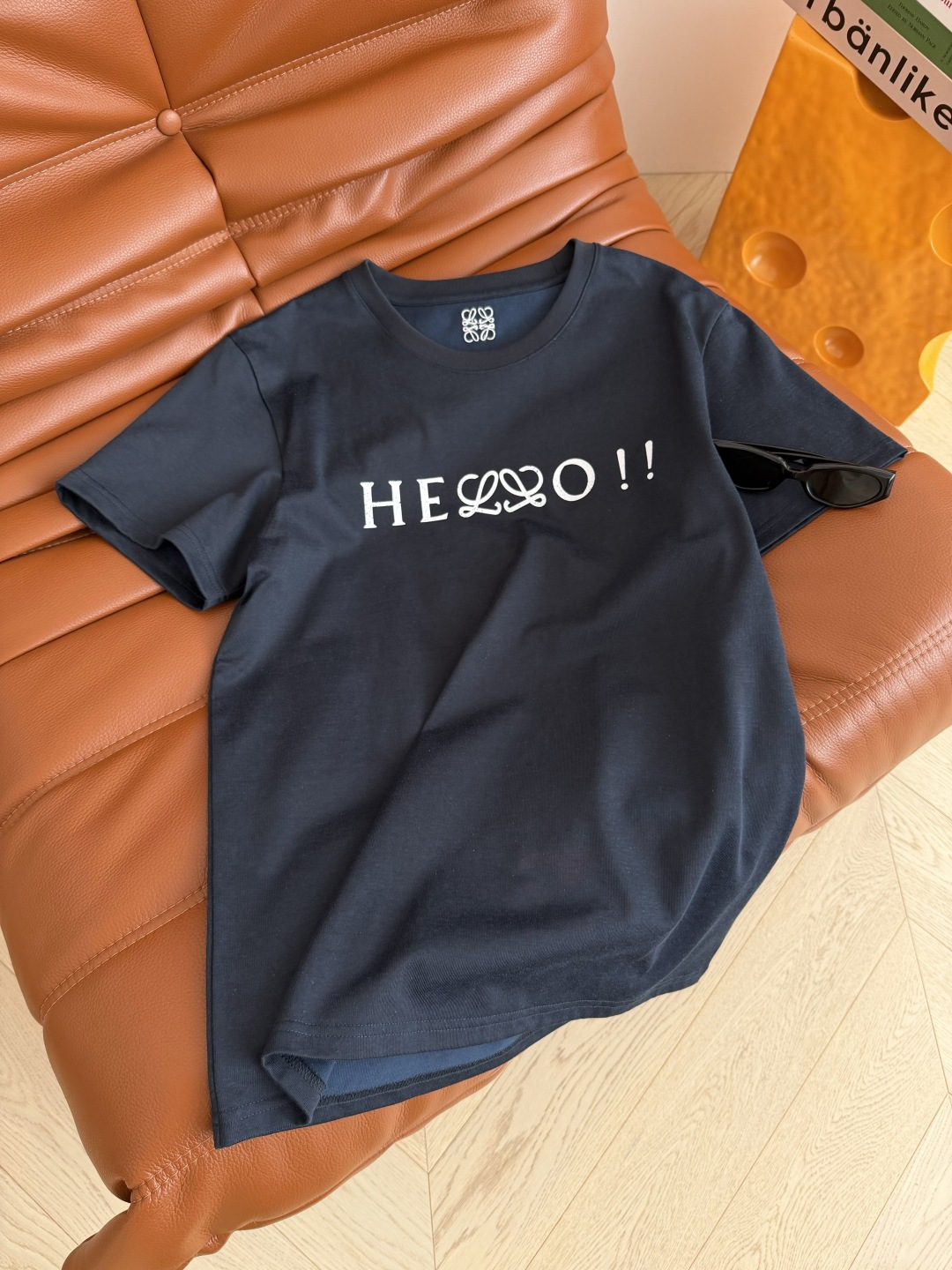 26春夏新品 经典logo印花T恤 百搭系列 颜色很好看 超显白 不管是搭配裤子或者半裙都OK 宽松的版