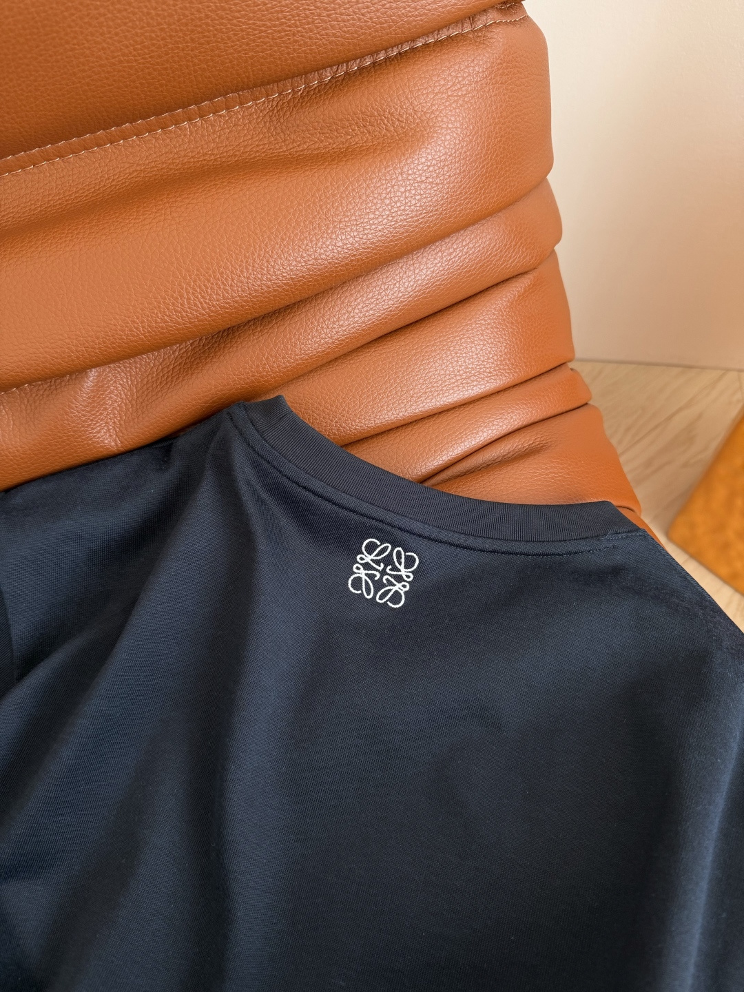 26春夏新品 经典logo印花T恤 百搭系列 颜色很好看 超显白 不管是搭配裤子或者半裙都OK 宽松的版