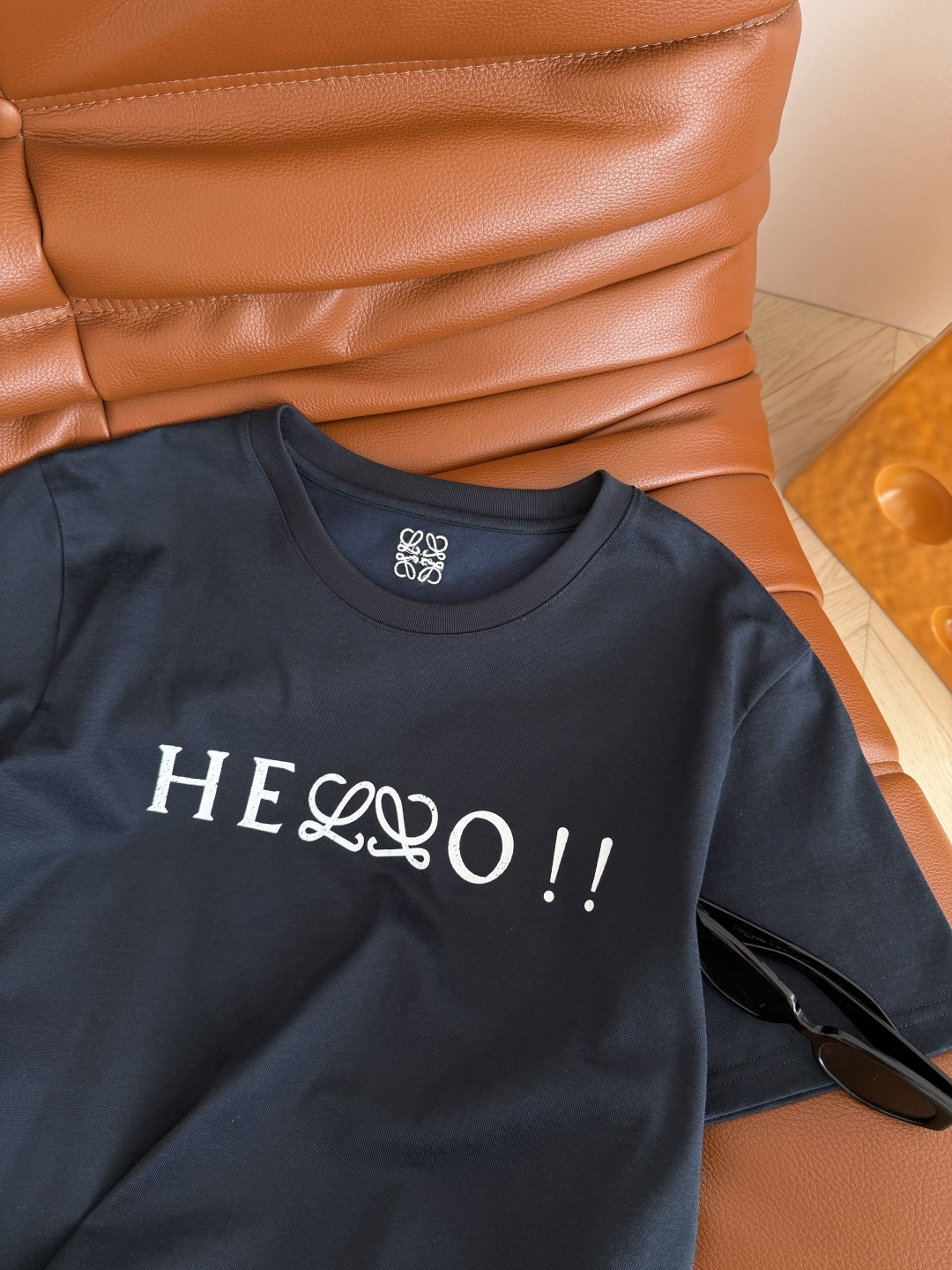 26春夏新品 经典logo印花T恤 百搭系列 颜色很好看 超显白 不管是搭配裤子或者半裙都OK 宽松的版