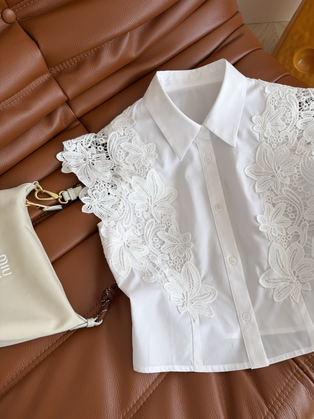 超美蕾丝花边拼接🆕🆕26春夏 蕾丝钩花拼接短款衬衫 定制的蕾丝花边 精致小巧 一股法式复古气息 优雅大方