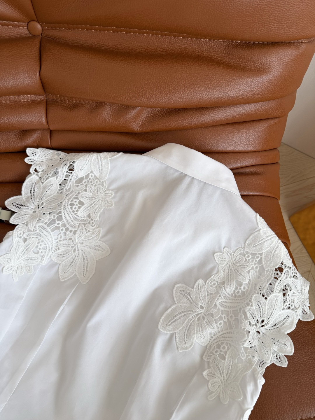 超美蕾丝花边拼接🆕🆕26春夏 蕾丝钩花拼接短款衬衫 定制的蕾丝花边 精致小巧 一股法式复古气息 优雅大方