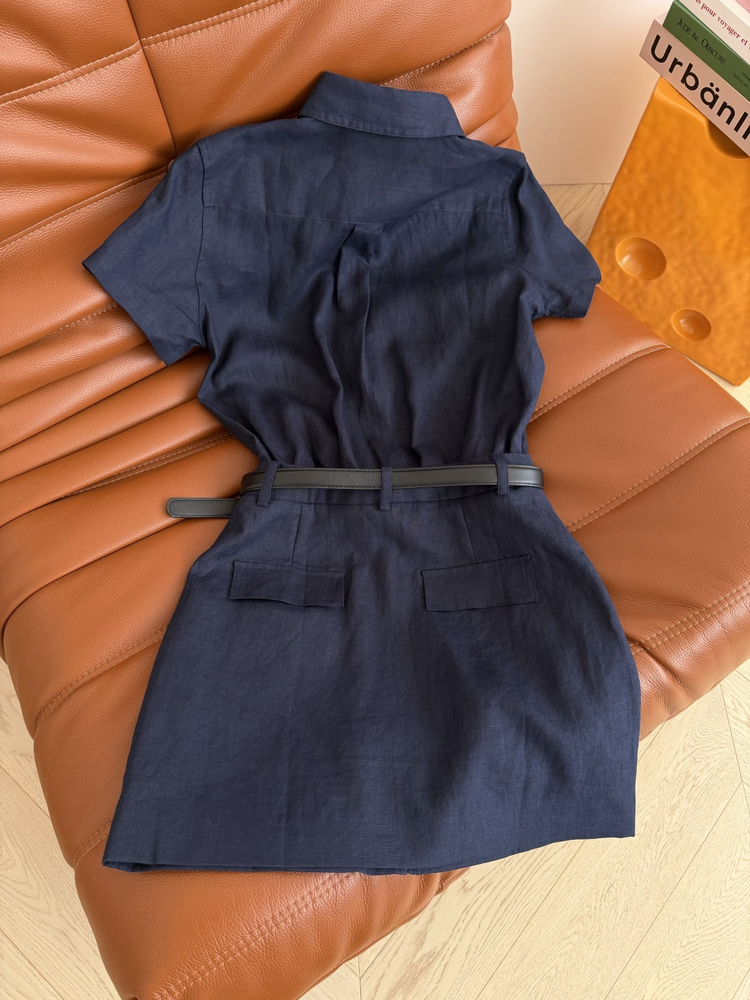 扑面而来的高级感 26ss 藏蓝色工装风亚麻连衣裙 高级感在线 行走的气质感 采用藏蓝色亚麻面料 很重磅