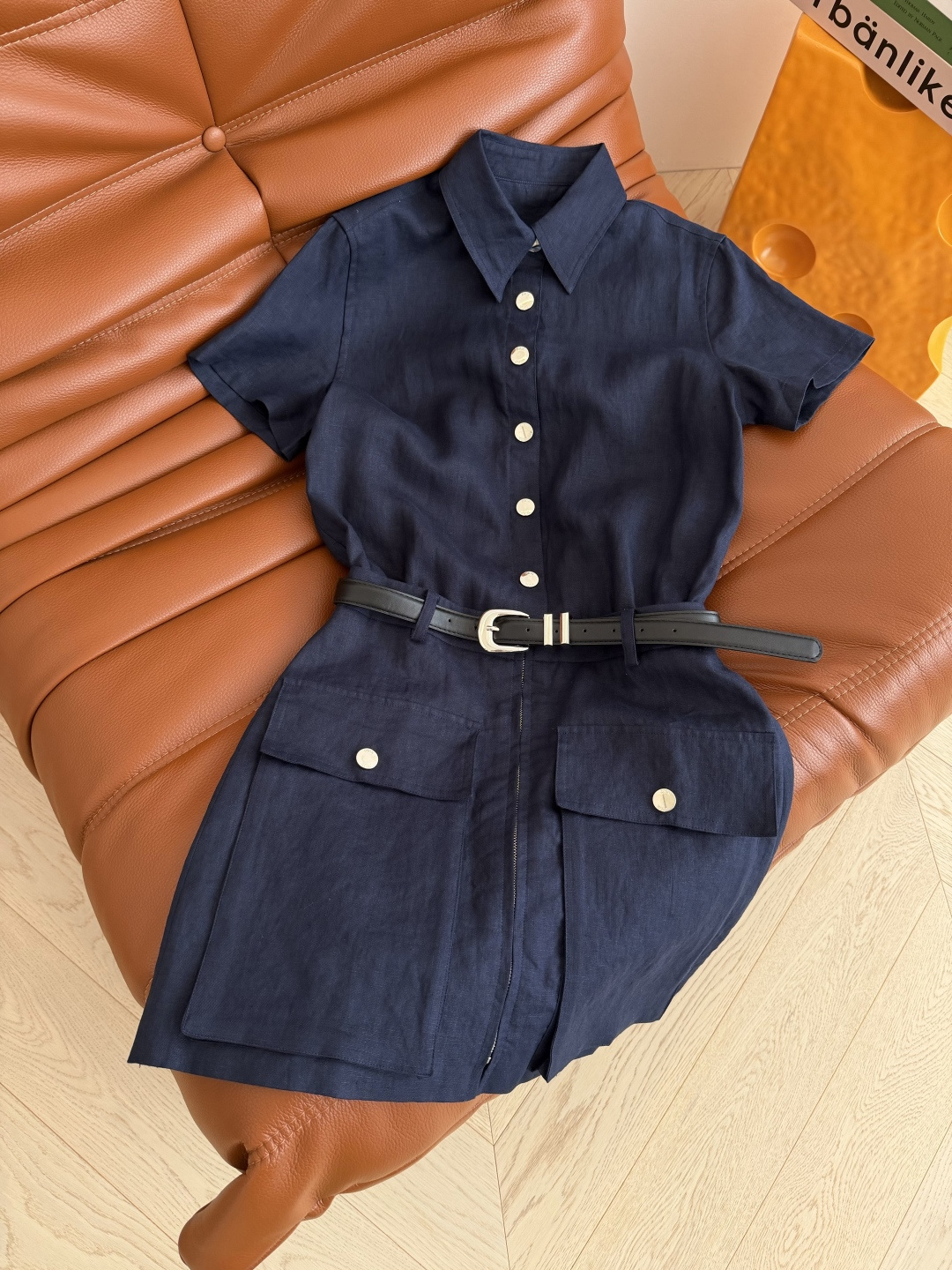 扑面而来的高级感 26ss 藏蓝色工装风亚麻连衣裙 高级感在线 行走的气质感 采用藏蓝色亚麻面料 很重磅