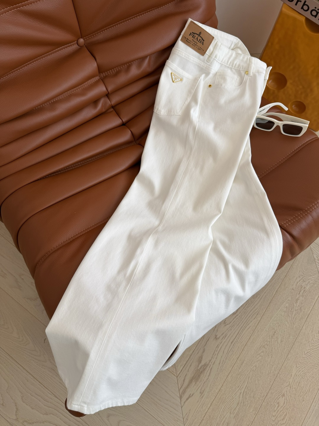 人手必备牛仔裤 26🆕🆕三角标装饰阔腿直筒牛仔裤 上身就是超模腿 巨显腿长 一点也不夸张 属于随便搭配都