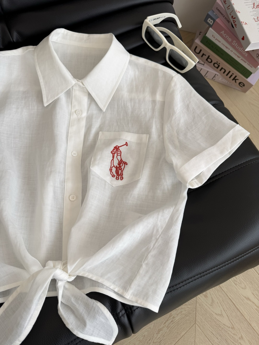 时髦度假风 26ss 骑士图案刺绣logo亚麻衬衫 超级出片的衬衫 下摆是兔耳朵绑带设计 很有休闲度假F