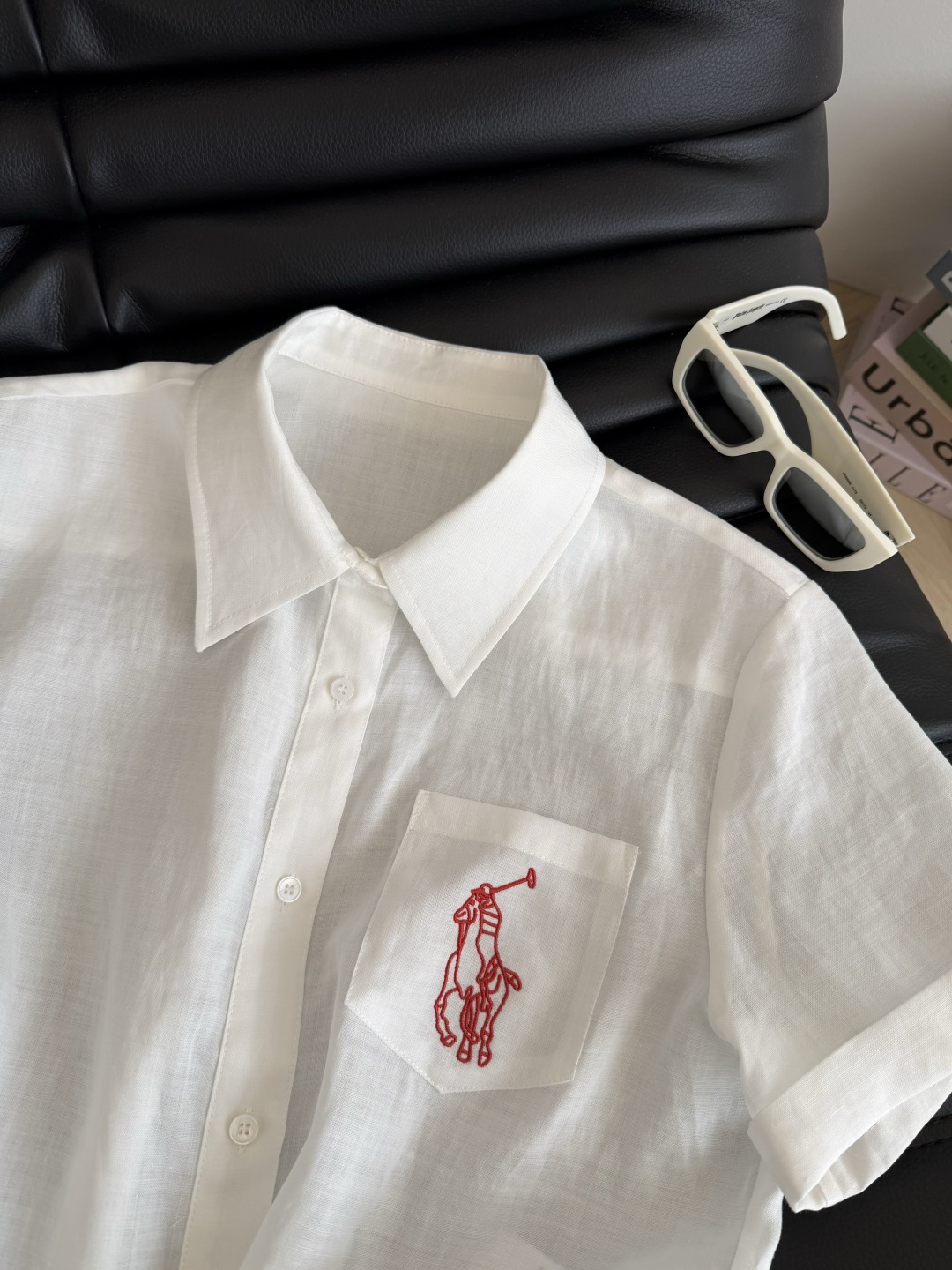 时髦度假风 26ss 骑士图案刺绣logo亚麻衬衫 超级出片的衬衫 下摆是兔耳朵绑带设计 很有休闲度假F