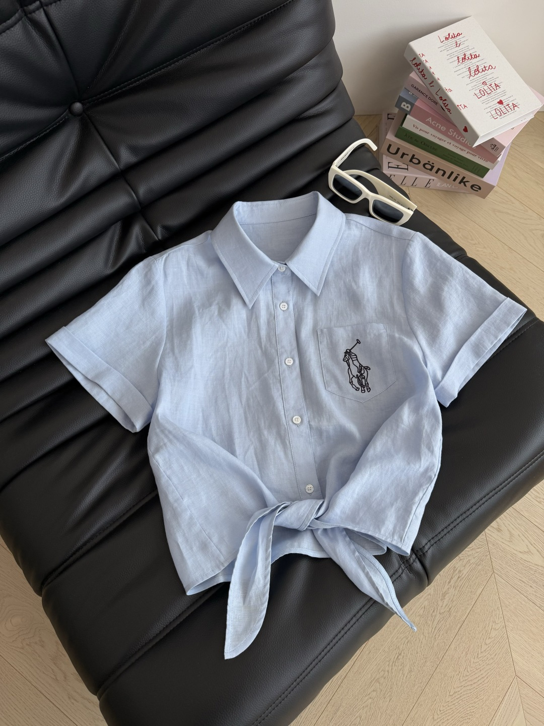 时髦度假风 26ss 骑士图案刺绣logo亚麻衬衫 超级出片的衬衫 下摆是兔耳朵绑带设计 很有休闲度假F