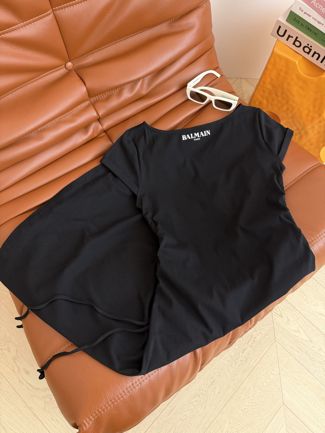 夏季造型感 26春夏 双侧抽绳褶皱设计连衣裙 显瘦超绝的裙子 一字领设计 轻松显露锁骨 特别显瘦 双侧是