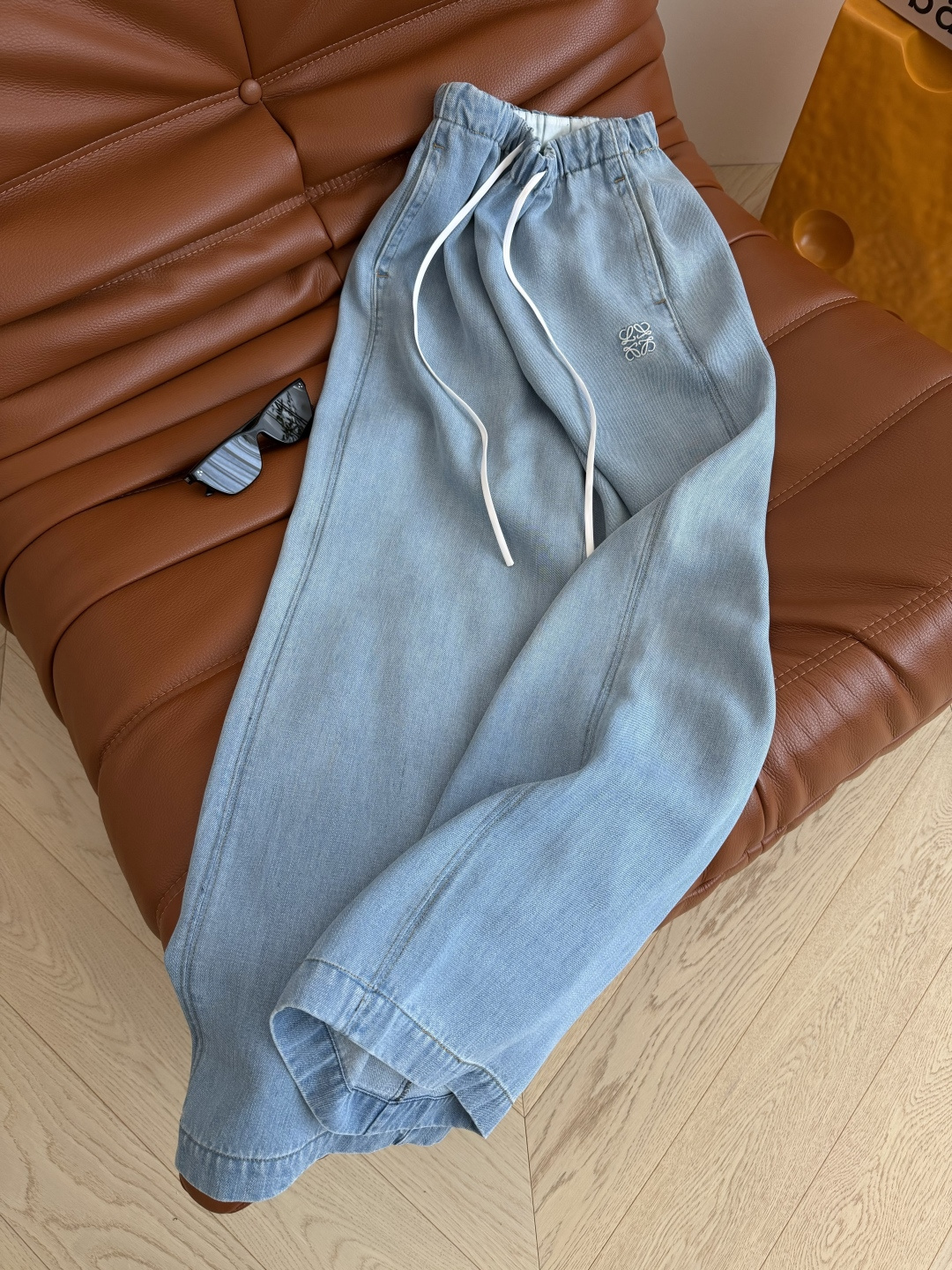 26ss新品 方形图案刺绣洗水牛仔裤 超清爽的洗水 带有一点渐变效果 复古又清爽降温 洗水效果很好看 松