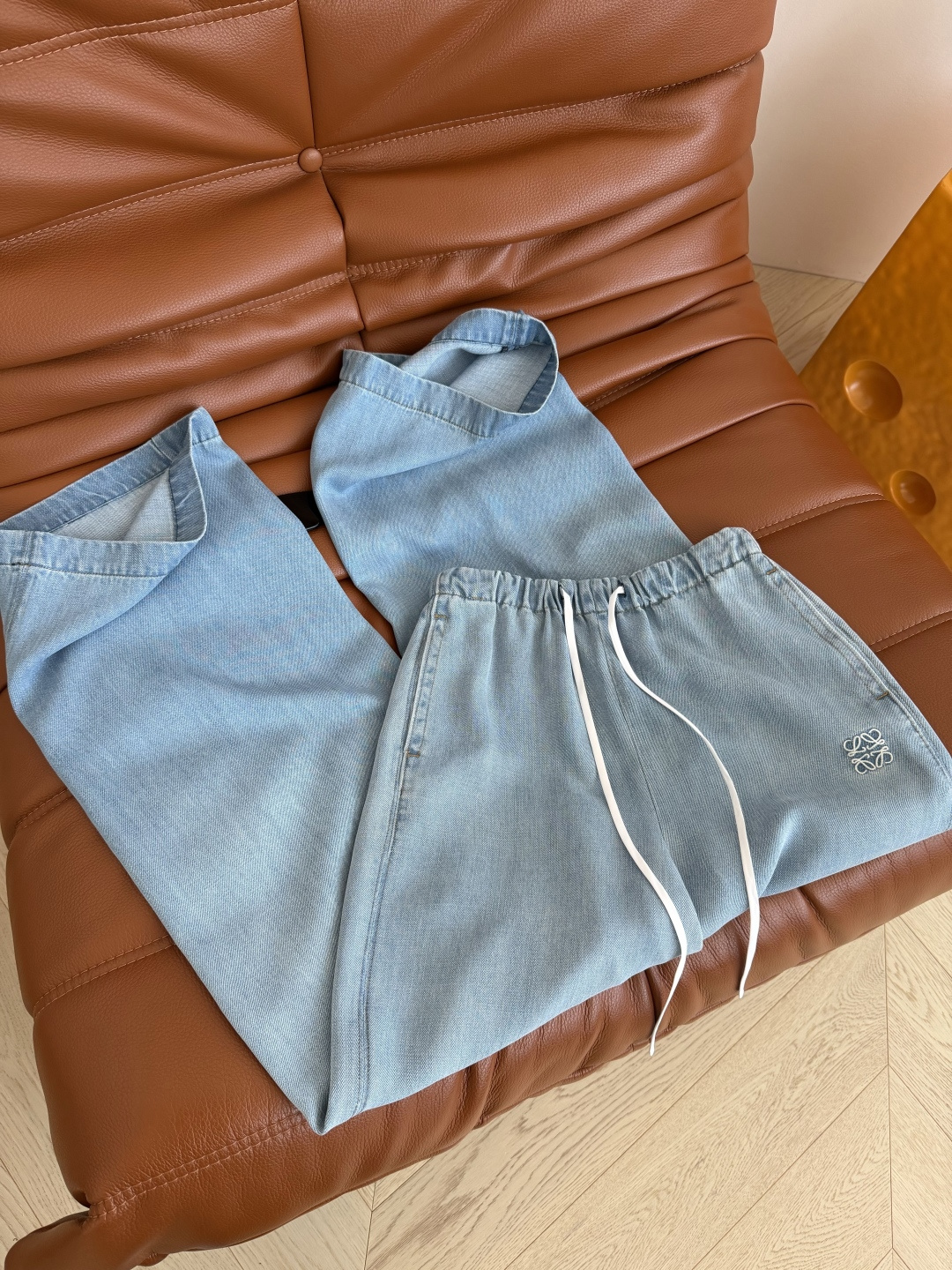 26ss新品 方形图案刺绣洗水牛仔裤 超清爽的洗水 带有一点渐变效果 复古又清爽降温 洗水效果很好看 松