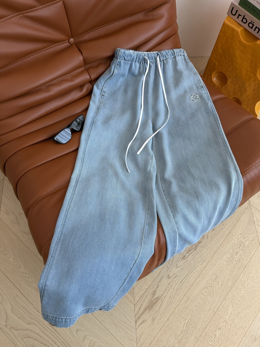 26ss新品 方形图案刺绣洗水牛仔裤 超清爽的洗水 带有一点渐变效果 复古又清爽降温 洗水效果很好看 松