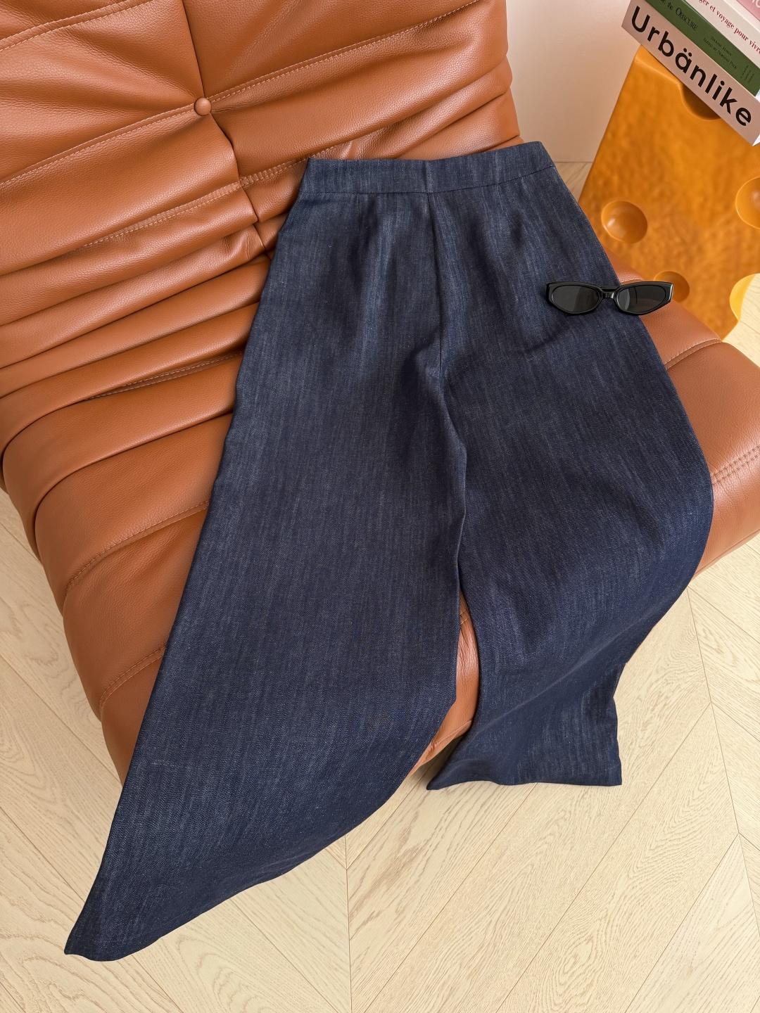 百搭系列 26新品🆕🆕双V金属装饰原色牛仔裤 日常百搭休闲有型 好穿好搭配的一条裤子 采用含亚麻成分轻薄