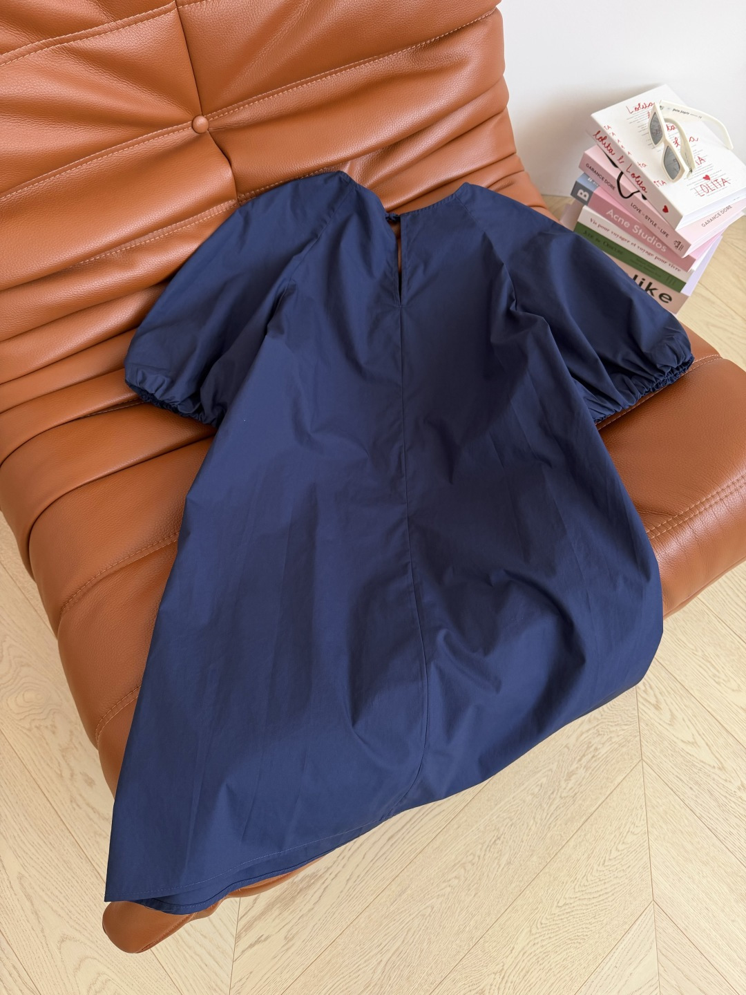 日常一件式裙子 26ss 小众设计款后背系带设计连衣裙 U型领设计 日常简约一件式裙子 随意上身就可出街
