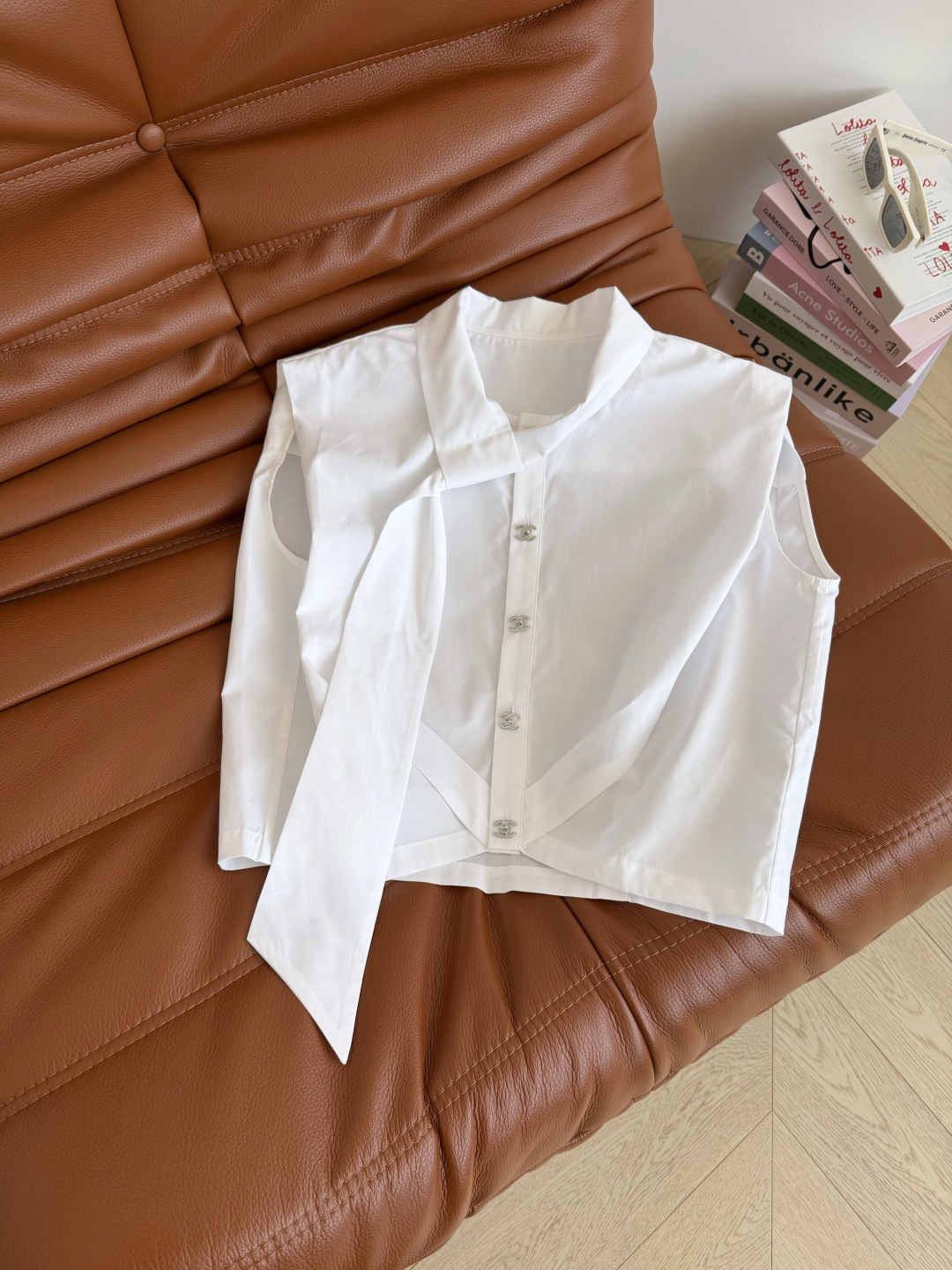 造型感衬衫 26ss 领带设计宽肩衬衫 Vintage双C银扣点缀 领口领带设计 打破衬衫设计感 简约有