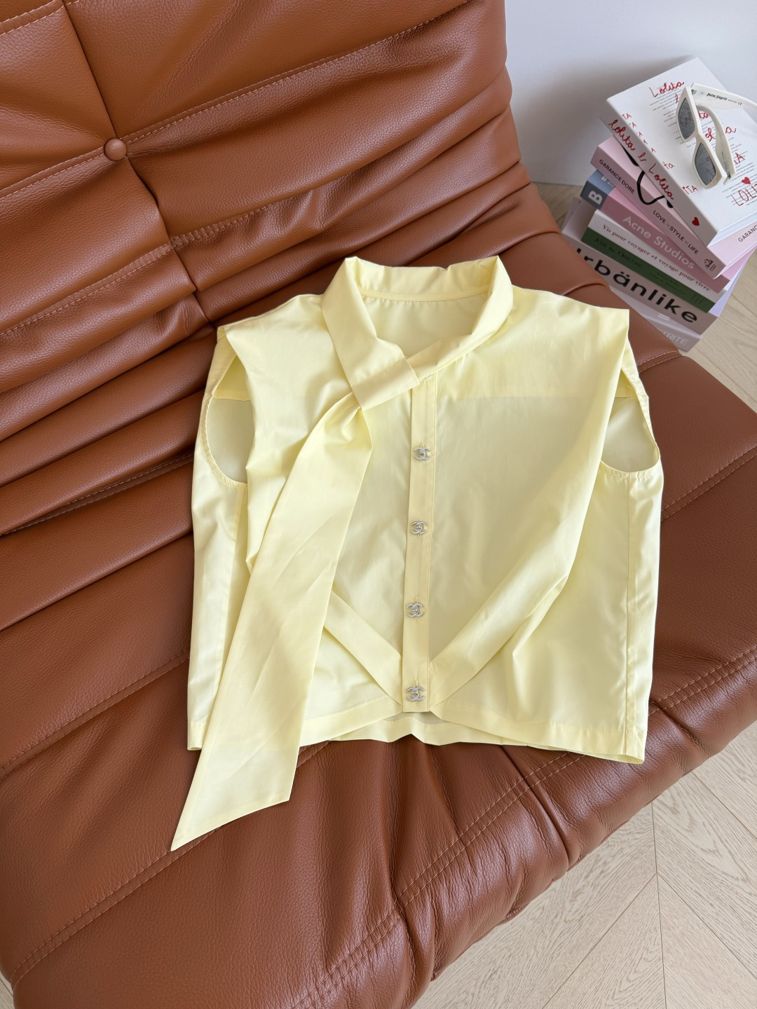 造型感衬衫 26ss 领带设计宽肩衬衫 Vintage双C银扣点缀 领口领带设计 打破衬衫设计感 简约有