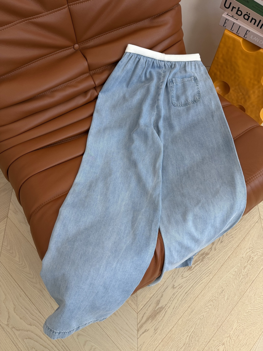 26ss 大王字母织拼接直筒裤 重工烫钻设计 蓝色是牛仔 白色是天丝面料 休闲搭配必备款 夏天搭配T恤小