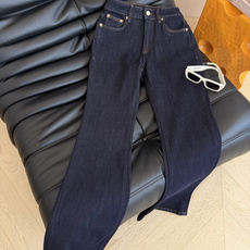 26秋冬新款🆕🆕后背口袋双V金属微喇牛仔裤 人手必备的好裤子 微喇的版型真的巨好穿 无疑就是显瘦显高的神仙裤子 拉长双腿 26秋冬新款🆕🆕后背口袋双V金属微喇牛仔裤 人手必备的好裤子 微喇的版型真的巨好穿 无疑就是显瘦显高的神仙裤子 拉长双腿