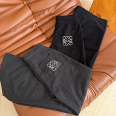 26秋冬新款🆕🆕方形logo刺绣装饰休闲裤 重磅定制的天丝羊毛混纺面料 手感超级软糯 贴身舒服 宽腰系带设计 自带休闲和 26秋冬新款🆕🆕方形logo刺绣装饰休闲裤 重磅定制的天丝羊毛混纺面料 手感超级软糯 贴身舒服 宽腰系带设计 自带休闲和