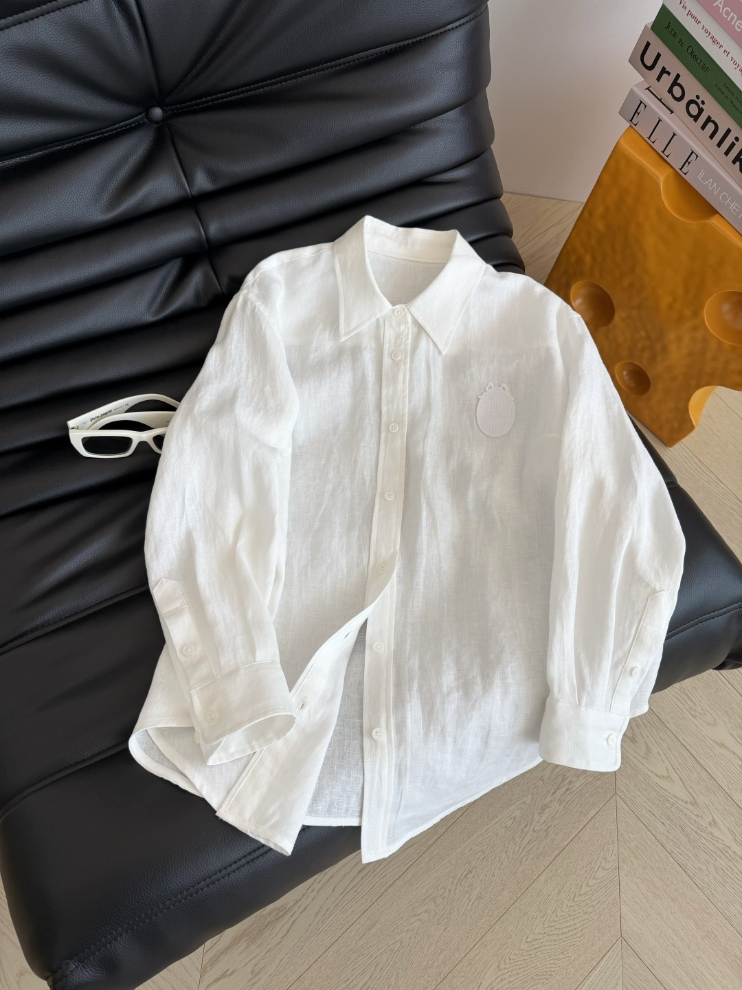 26早秋新品💙💙圆环刺绣徽章装饰亚麻衬衫 出片王亚麻衬衫来了 单穿或者叠穿皆可 Baby蓝太好看了 白色经典百搭 采用进