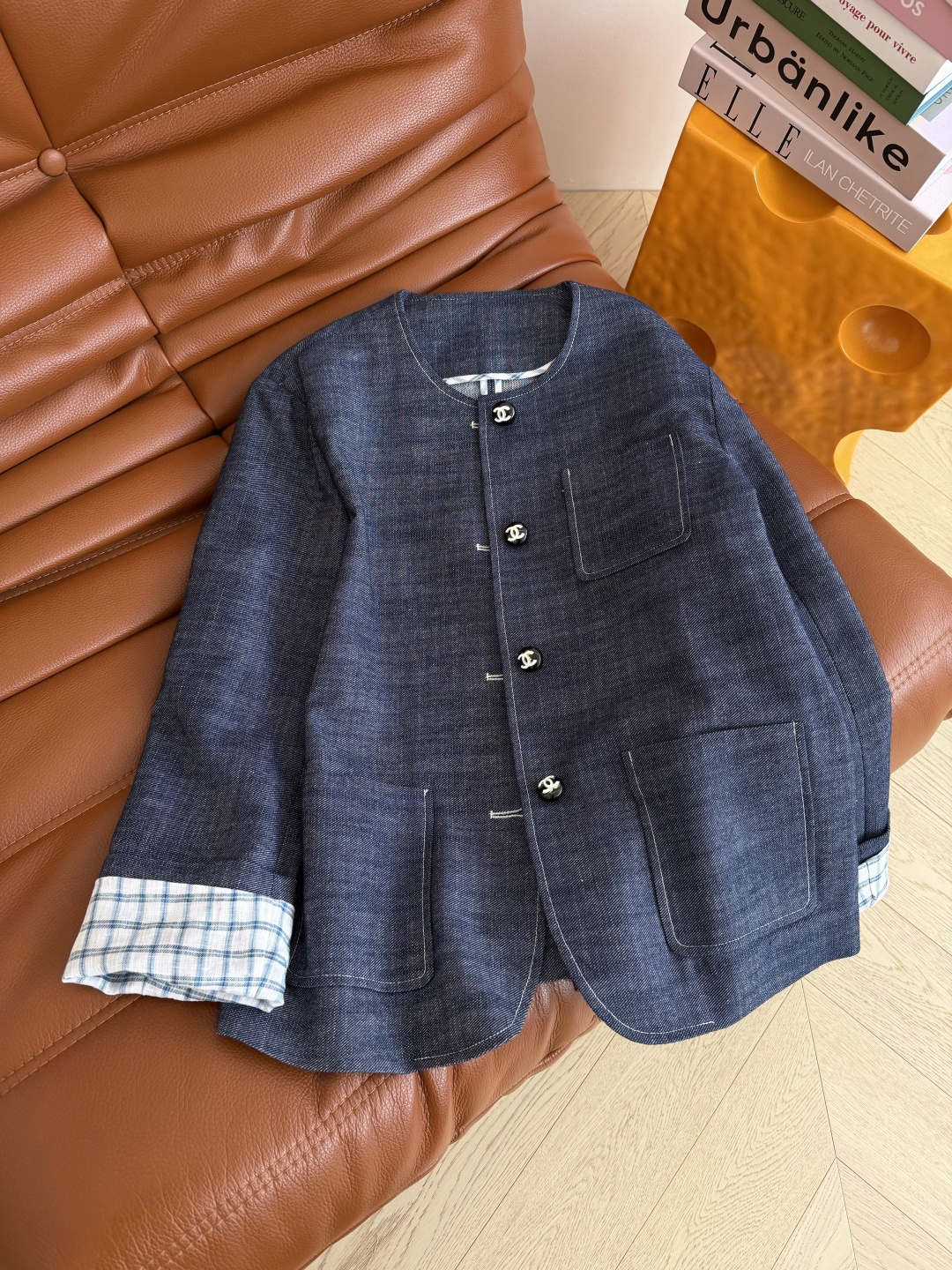 26秋冬 Vintage小复古～双C金属扣装饰亚麻牛仔外套 重磅面料 是亚麻材质的牛仔质感面料 一整个高级质感在线 复古
