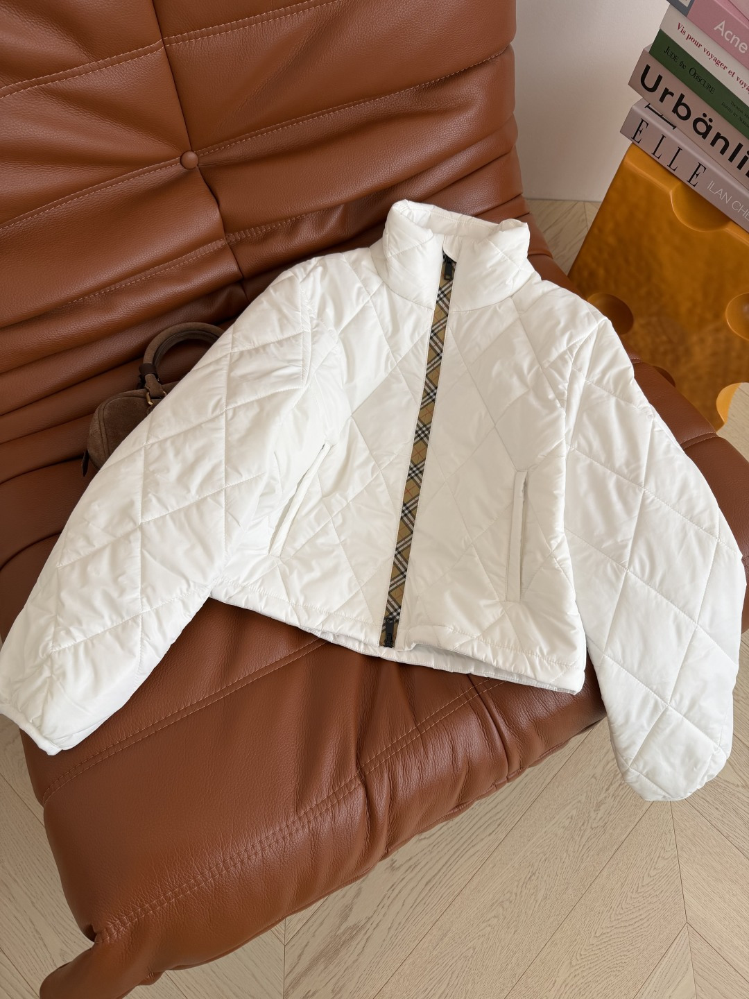 超高颜值的棉服外套 26新款 经典格纹防风拉链设计棉服外套 入冬必备的一件 超级轻便的棉服 不压身又能保暖 粗菱格洐缝设