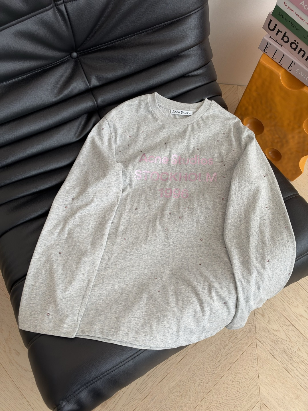 26新品 1996紫色烫钻装饰T恤 浅色花灰色 必入款 超级好穿的长袖T恤 单穿打底皆可 超经典的1996经典logo 