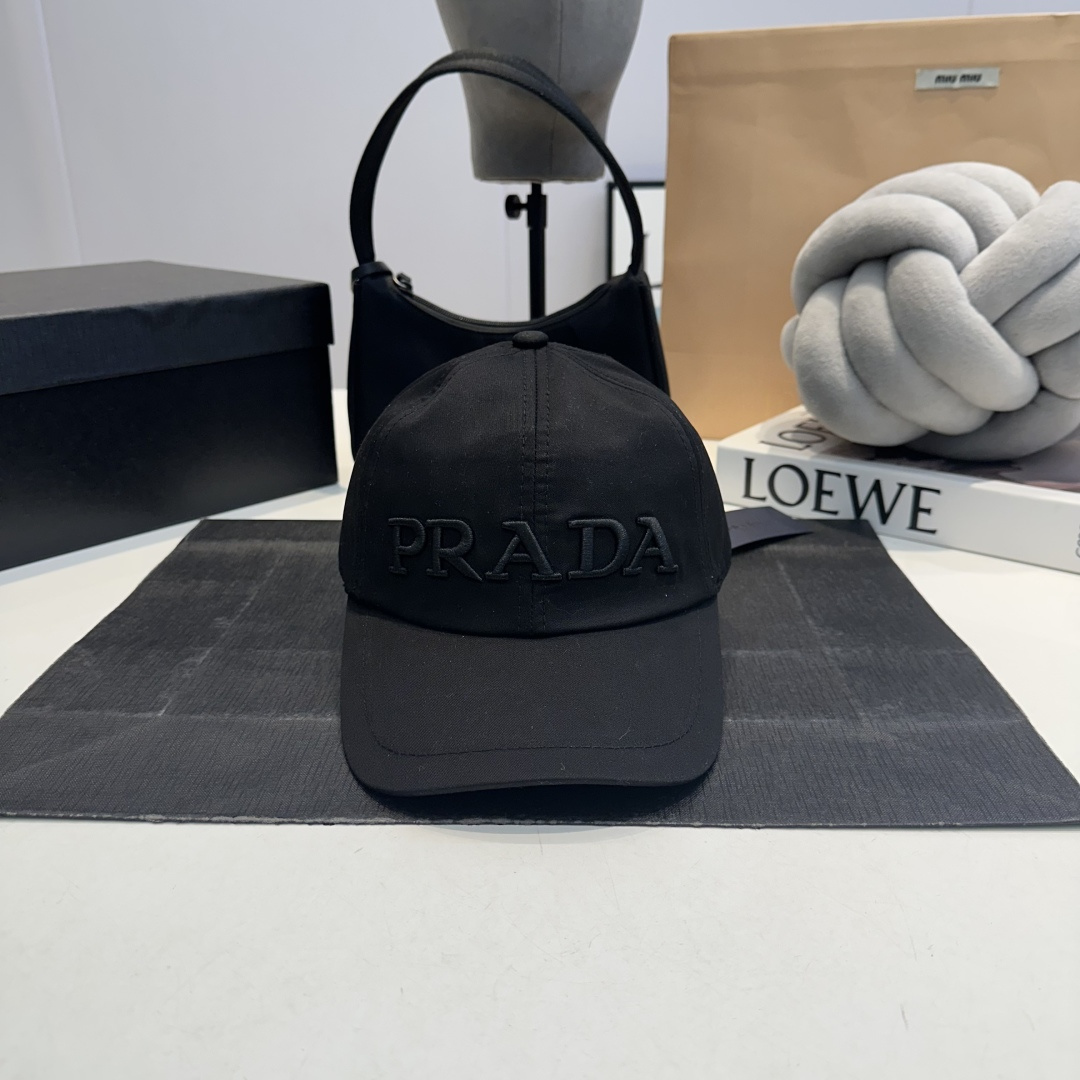 NO:809244,Prada (Prada) new original baseball cap, 1:1 mold customization, perfect workmanship, excellent quality, basic head circumference 56, adjustable patches, hat, scarf, socks, prada, prada, socks, hats19860909Prada(普拉达)新款原单棒球帽, 1:1开模订制,做工完美,质量超赞,基础头围56,贴片可调节,帽子.围巾.袜子,prada,prada,socks,hats,accessory