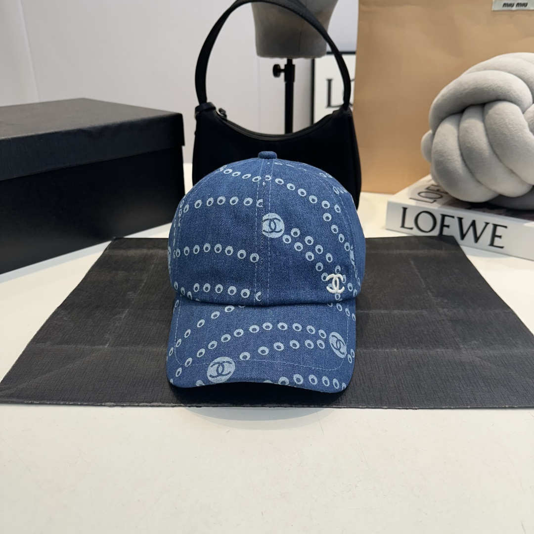 NO:809240,Chanel/Chanel's new baseball cap has a perfect shape and can be used with various head shapes!  Hepburn hood type, modified face shape, better sun protection effect!  Head circumference: about 58cm, hat, scarf, socks, chanel, chanel, socks, hats19860909Chanel/香奈儿 新款棒球帽 帽型完美,各种头型可以随心驾驭！ 赫本风帽型,修饰脸型,遮阳效果更佳！ 头围:约58cm,帽子.围巾.袜子,chanel,chanel,socks,hats,accessory