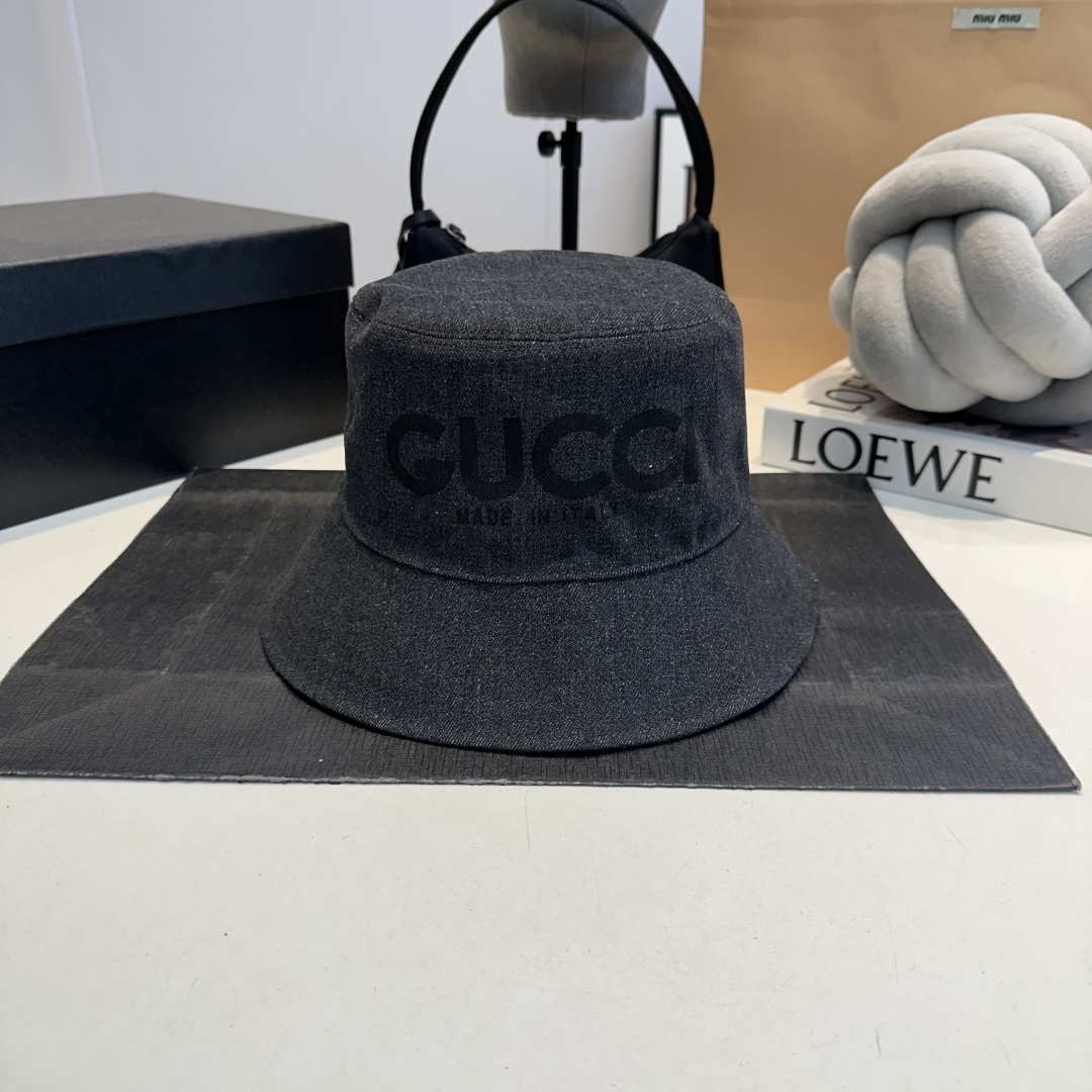 NO:809277,GUCCI Gucci 2025 counter new washed denim fisherman hat is very trendy!  Casual and sports style, classic production, super easy to match!  , hat. scarf. socks, gucci, espadrilles, socks, hats19860909GUCCI古奇 2025专柜新款洗水牛仔渔夫帽 很潮！休闲运动款,经典制作,超级好搭衣服！,帽子.围巾.袜子,gucci,espadrilles,socks,hats,accessory
