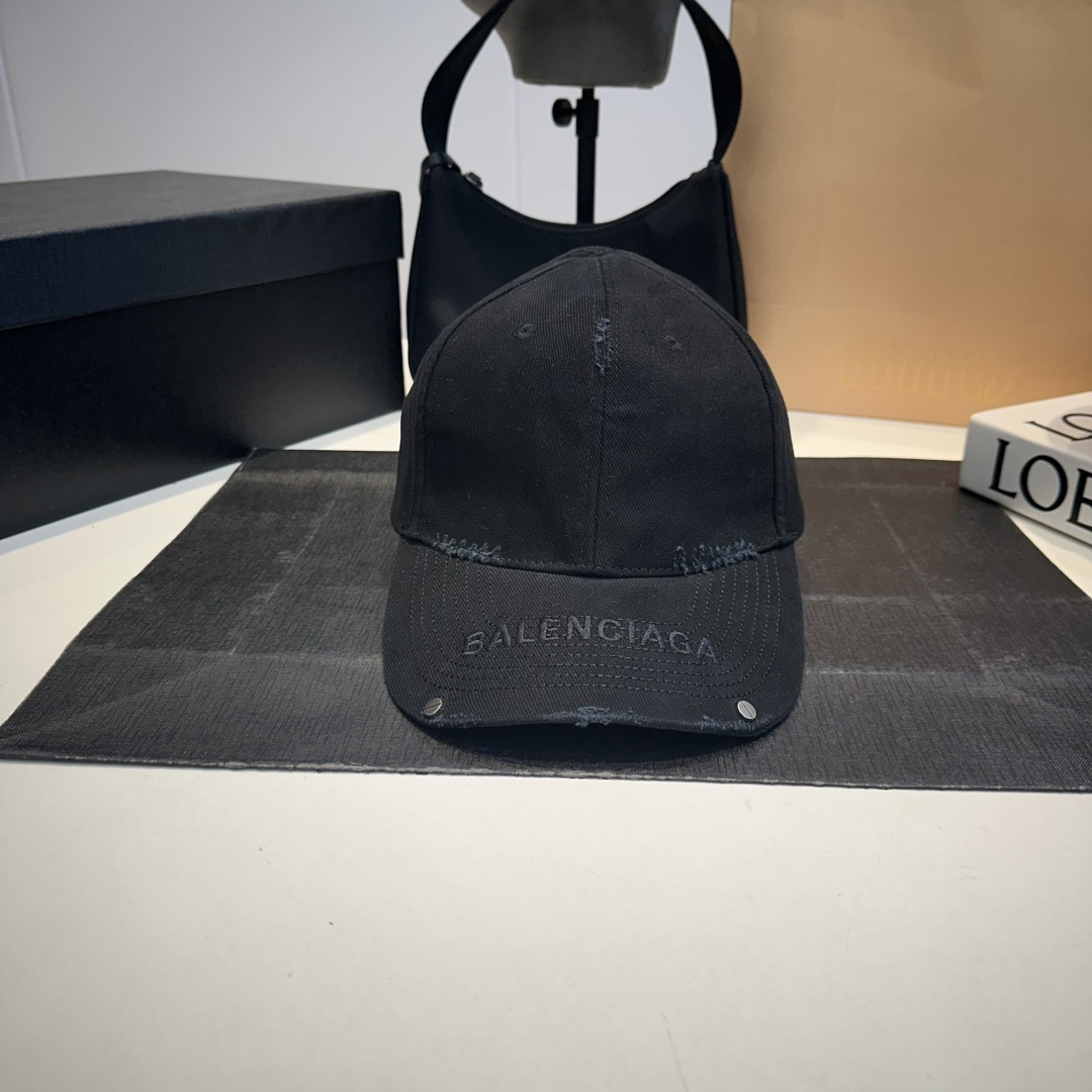 NO:810130,Balenclaga's new baseball cap is in stock and will be delivered in seconds. Simple, fashionable and super invincible and beautiful hat!  Couple style!  The advantages of the original item compared to other hats, hats, scarves, socks, balenciaga, balenciaga, socks, hats19860909Balenclaga巴黎世家新款棒球帽 现货秒发简约时尚超级无敌好看的帽子！情侣款！原单货比起其他帽子的优势,帽子.围巾.袜子,balenciaga,balenciaga,socks,hats,accessory