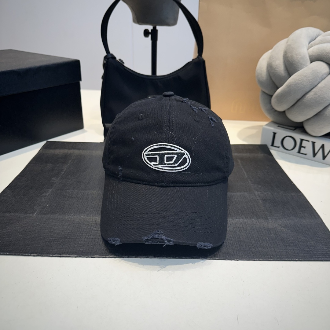 NO:809790,Diesel Baseball Cap Baseball Cap, a must-have when going out on the street, very easy to match, high quality, complete internal standards, buy it now!  , hat. scarf. socks, socks, hats19860909Diesel 迪赛 棒球帽 棒球帽,出街必备超好搭配,高品质 内标齐全,赶紧入手！,帽子.围巾.袜子,socks,hats,accessory
