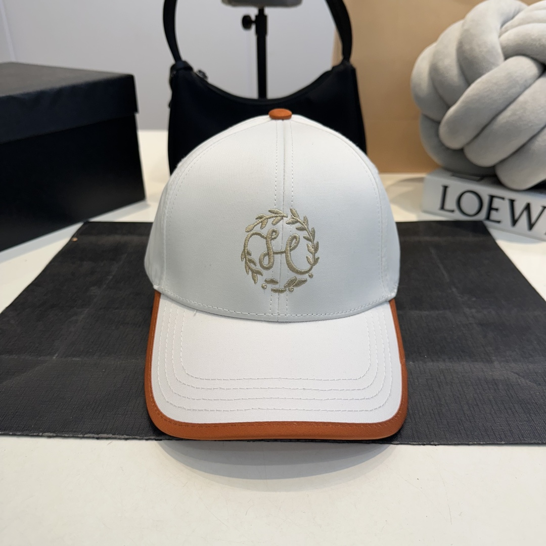 NO:809552,Hermes HERMES, limited edition embroidered baseball cap, original lining from the official website, high version for those who know the stuff ~ breathable and comfortable, super high sun protection index, elegant lady style, hats, scarves, socks, hermes, hermes, socks, hats19860909爱马仕HERMES,限量綉花家棒球帽,官网原版里布,高版本懂货的来～透气舒适,防晒指数超高,气质名媛风,帽子.围巾.袜子,hermes,hermes,socks,hats,accessory