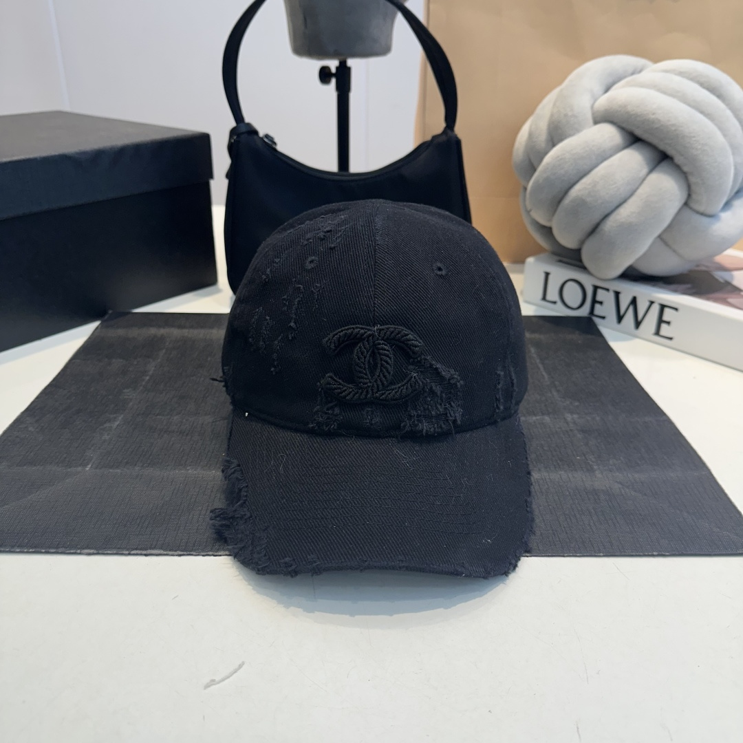 NO:809786,Chanel CH.NEL new baseball cap, Xiaoxiang's classic and simple, fashionable and casual design, popular new products, hats, scarves, socks, chanel, socks, hats19860909香奈儿CH.NEL 新品棒球帽,小香经典简约,时尚休闲设计 跑量新品,帽子.围巾.袜子,chanel,socks,hats,accessory