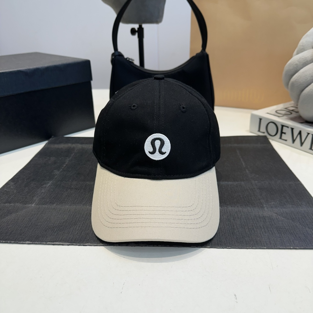 NO:809476,LULULEMON Baseball Cap Jimei who loves fitness must have heard of lulu~ It is very suitable for you who have dopamine. It comes in a variety of colors. It is recommended to buy a few to match with yoga clothes, hats, scarves, socks, socks, and hats.19860909LULULEMON棒球帽 爱健身的集美们一定听过的lulu~ 非常适合多巴胺的你 颜色齐全建议多入手几顶搭配瑜伽服,帽子.围巾.袜子,socks,hats,accessory