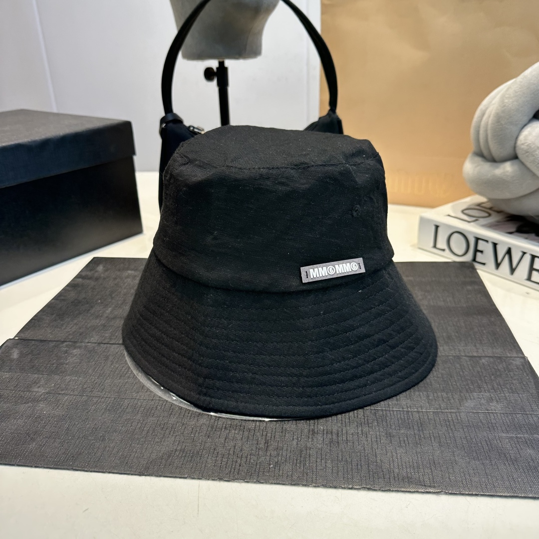 NO:809520,MM6 Margiela early autumn new fisherman hat, salty and sweet style, full of fashion sense, suitable for all seasons, hats, scarves, socks, masion margiela, espadrilles, socks, hats19860909MM6玛吉拉早秋新款渔夫帽 盐可甜的款式 时尚感拉满,四季皆可,帽子.围巾.袜子,masion margiela,espadrilles,socks,hats,accessory