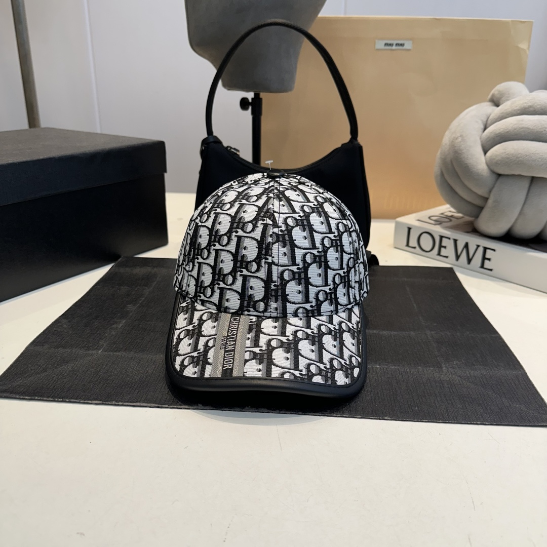 NO:810053,Dijia Austrian pure cotton baseball cap is made with European and American heavy industry techniques, multiple linings, Japanese and Korean trends, fashionable and elegant, a must-have for handsome guys and beauties, a must-have for travel, hats, scarves, socks, dior, socks, hats19860909迪家 奥纯棉棒球帽欧美重工手法,多重内里,曰韩潮流,时尚大气,帅哥美女必入款旅游出行必备,帽子.围巾.袜子,dior,socks,hats,accessory