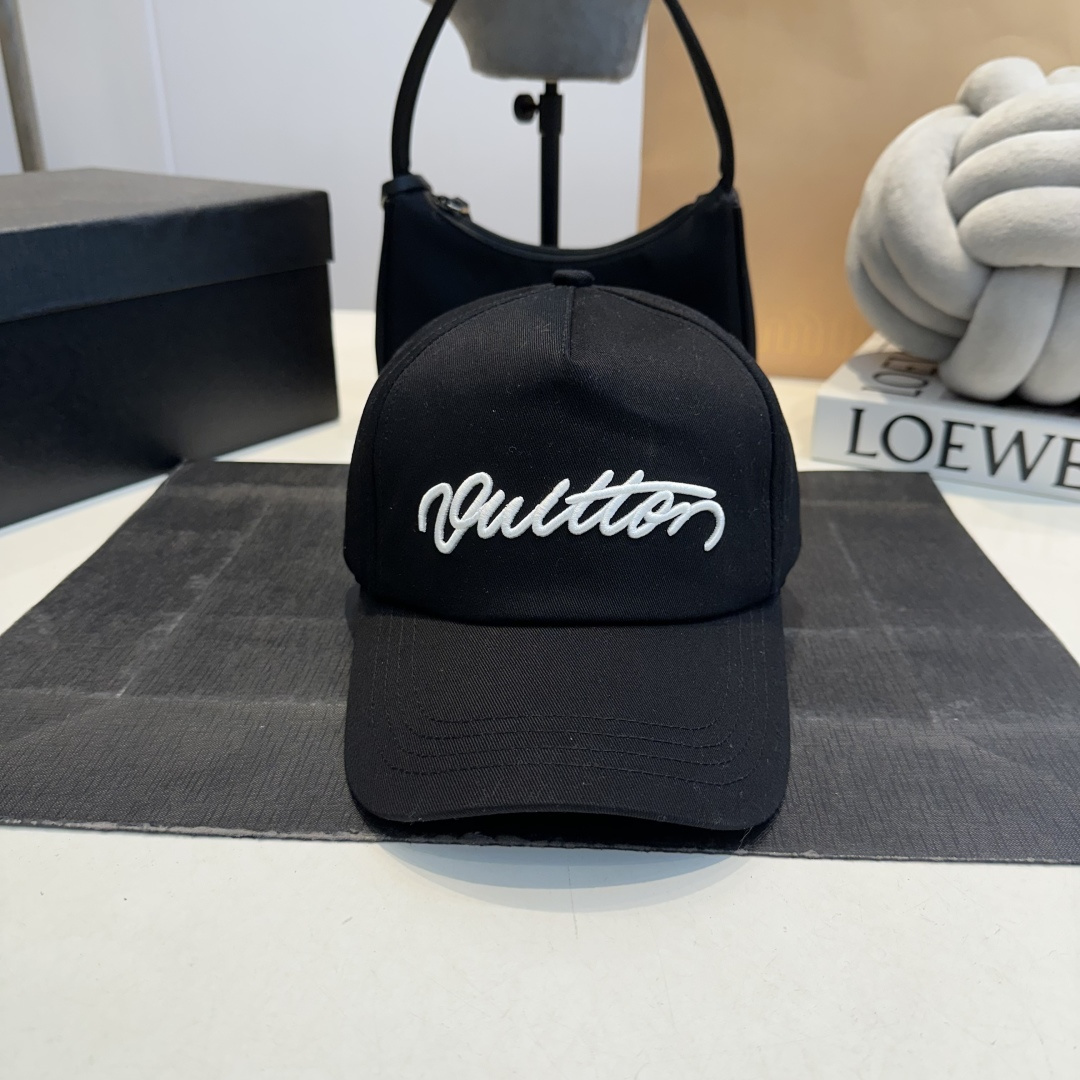NO:809947,LV*Vuitton's new denim baseball cap has a washed denim style full of street style. It is more in line with the style of today's fashionable brothers and sisters. The airport street shots are super cool!  ,hat.scarf.socks,louis vuitton,socks,hats19860909LV路*威登新款牛仔棒球帽 洗水牛仔风街头风十足 更符合现在时尚小哥哥小姐姐的style,机场街拍超飒！,帽子.围巾.袜子,louis vuitton,socks,hats,accessory