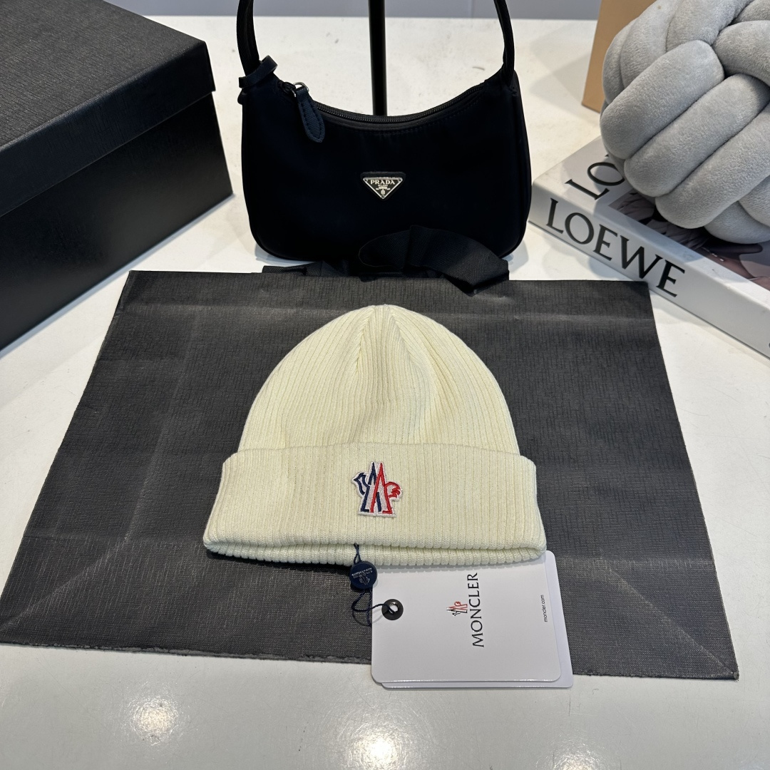 NO:810380,MONCLER muffled knitted beanie, good quality, high-end, super soft!  It’s super hot and has great texture. It’s great to match when out on the street!  Fashion trends!  A must-have item for autumn and winter, the same style for men and women, get it now!  , hat. scarf. socks, Moncler, socks, hats19860909MONCLER蒙口针织毛线帽,好品质高端大气,超柔软！超火爆质感很赞,出街超好搭配！时尚潮流！秋冬必备单品,男女同款快快入手哦！,帽子.围巾.袜子,Moncler,socks,hats,accessory