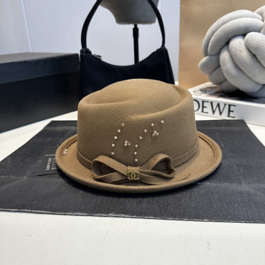 NO:810374,Cha.nel Chanel's new classic lady style flat top hat, head circumference 57cm, hat, scarf, socks, chanel, socks, hats19860909Cha.nel香奈儿新款经典名媛风平顶礼帽,头围57cm,帽子.围巾.袜子,chanel,socks,hats,accessory
