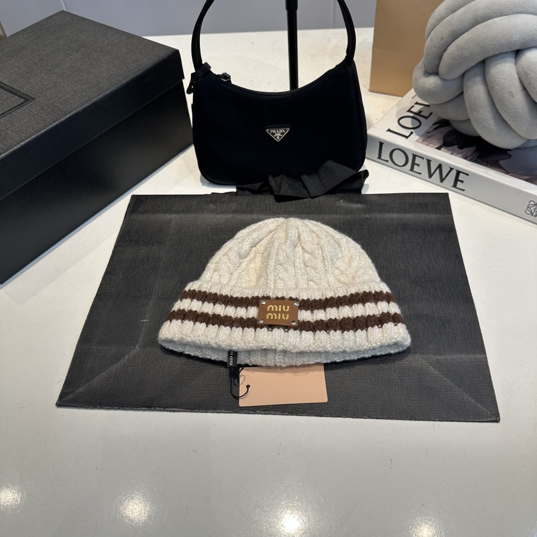 NO:810600,miumiu new autumn and winter woolen hats, hats, scarves, socks, miumiu, socks, hats19860909miumiu缪缪秋冬新款毛线帽,帽子.围巾.袜子,miumiu,socks,hats,accessory