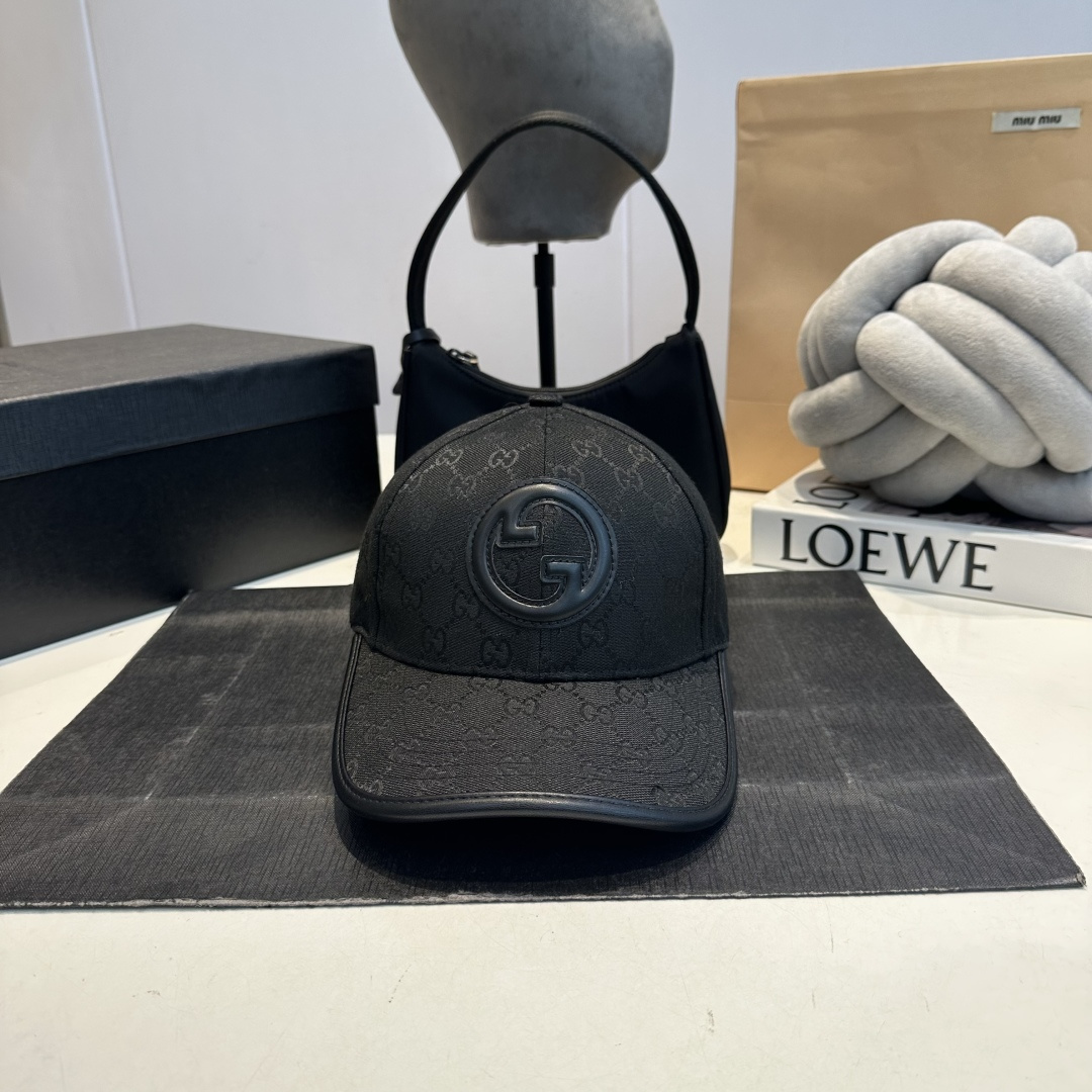 NO:810592,GUCCI Gucci 2025 new baseball cap at the counter, very trendy!  Casual and sports style, classic production, super easy to match!  , hat. scarf. socks, gucci, socks, hats19860909GUCCI古奇 2025专柜新款棒球帽,很潮！休闲运动款,经典制作,超级好搭衣服！,帽子.围巾.袜子,gucci,socks,hats,accessory