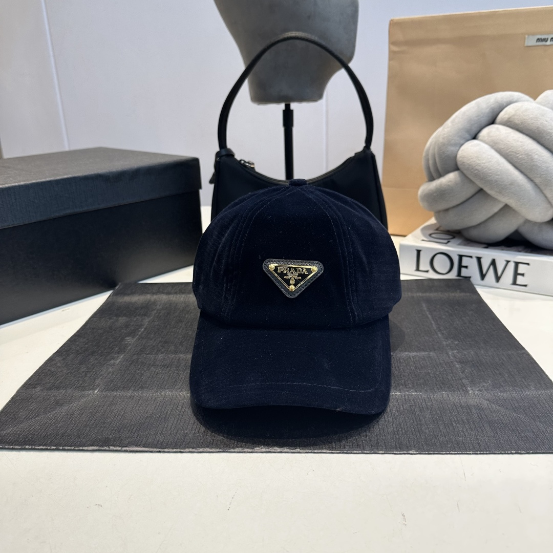 NO:810595,PRADA new classic flocked baseball cap purchasing version!  Fashion trend, high-end workmanship!  Extraordinary quality, please see real photos for details, hats, scarves, socks, prada, prada, socks, hats19860909普拉达 PRADA 新品经典植绒棒球帽 代购版本！时尚潮流,高端做工！非一般的品质,细节看实拍哦,帽子.围巾.袜子,prada,prada,socks,hats,accessory