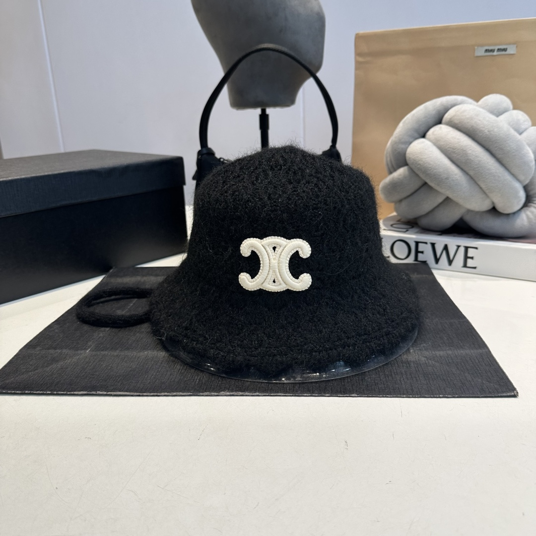NO:810588,CHANEL Chanel 2025 new autumn and winter small fragrant style fisherman hat unique design ~ a retro literary style, hat. scarf. socks, chanel, chanel, espadrilles, socks, hats19860909CHANEL香奈儿2025秋冬新款小香风渔夫帽 独特设计～复古文艺的一款,帽子.围巾.袜子,chanel,chanel,espadrilles,socks,hats,accessory