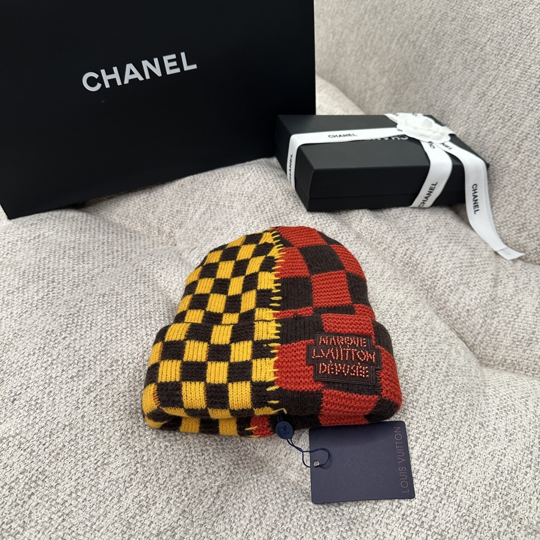 NO:894509,LV autumn and winter plaid cold hat, street retro atmosphere artifact, hat, scarf, socks, louis vuitton, socks, hats19860909LV秋冬格纹冷帽 街头复古氛围感神器,帽子.围巾.袜子,louis vuitton,socks,hats,accessory