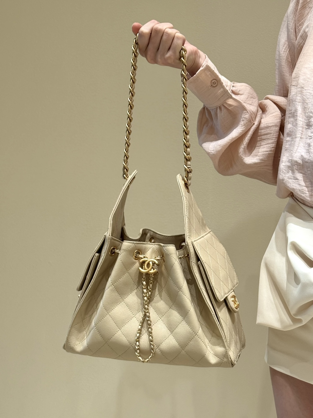 ❤️Foto de la parte superior del cuerpo del modelo❤️ 25S Primavera y verano Chane1 25s 25bag Xiaoxiang ya le ha dado un …